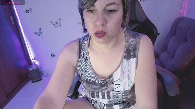your_hot_wolf live cam on Cam4