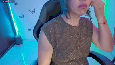 your_hot_wolf live cam on Cam4