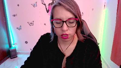 your_hot_wolf live cam on Cam4