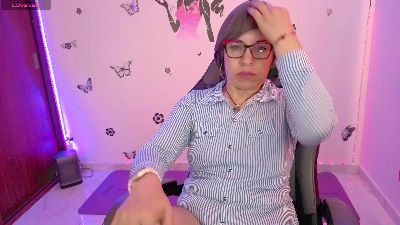 your_hot_wolf live cam on Cam4