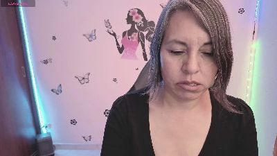 your_hot_wolf live cam on Cam4