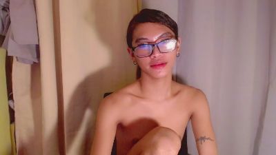 your_hotty_lux live cam on Cam4