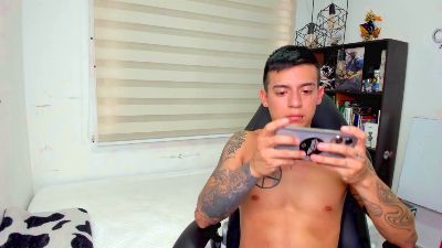 yourfantasy1999 live cam on Cam4