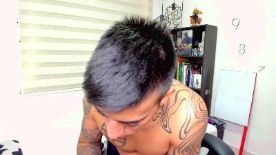 yourfantasy1999 live cam on Cam4