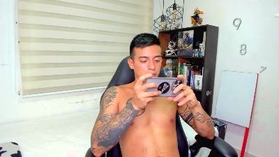 yourfantasy1999 live cam on Cam4