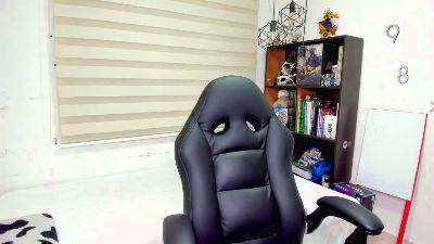 yourfantasy1999 live cam on Cam4