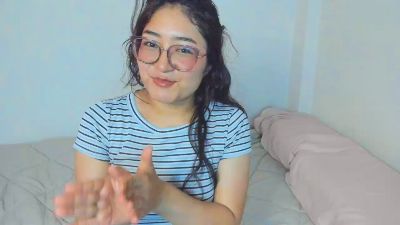 yourgirl_asian live cam on Cam4
