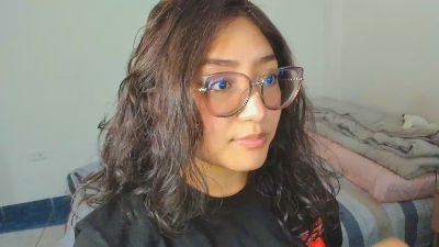 yourgirl_asian live cam on Cam4
