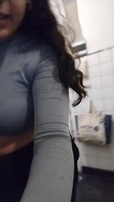 yourlaatingirl live cam on Cam4