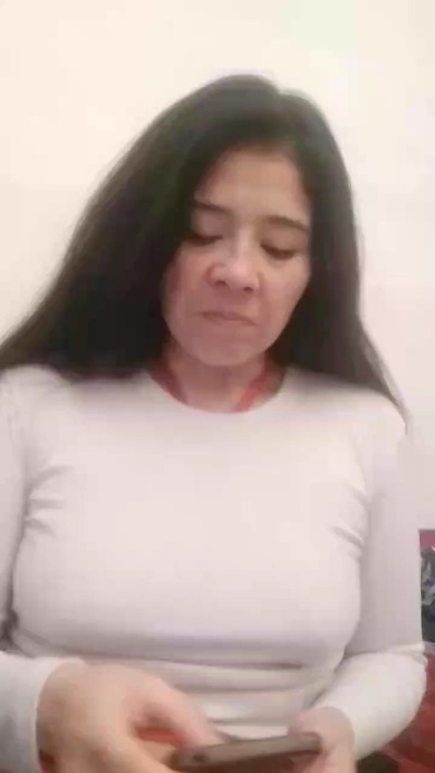 yumix19 live cam on Cam4