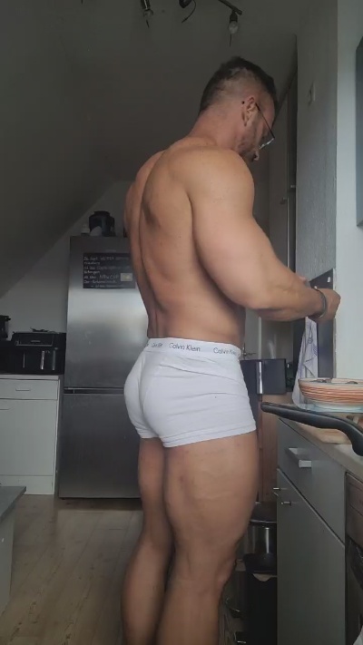 yumyum18 live cam on Cam4