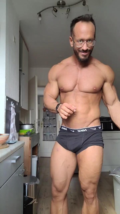 yumyum18 live cam on Cam4