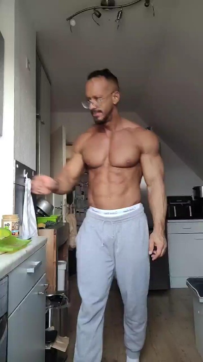 yumyum18 live cam on Cam4