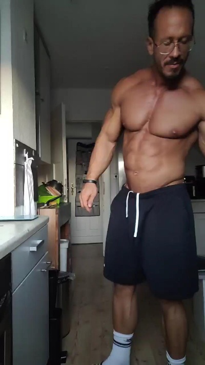 yumyum18 live cam on Cam4