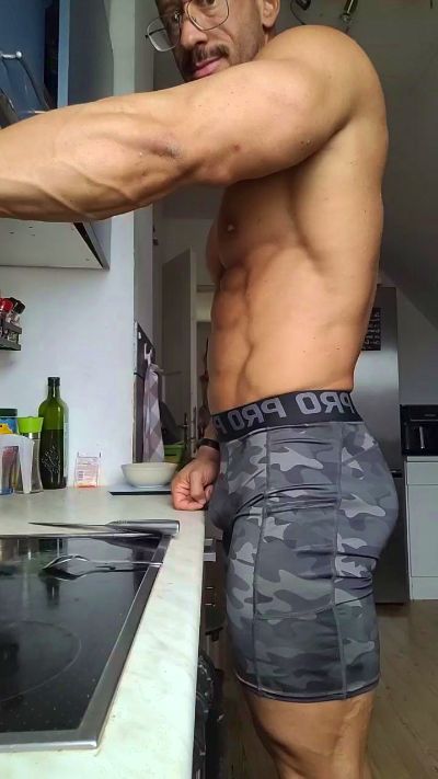 yumyum18 live cam on Cam4