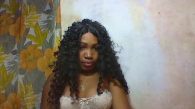yvannia live cam on Cam4