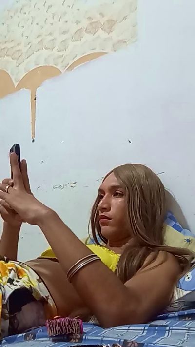 zamiramoncada18 live cam on Cam4