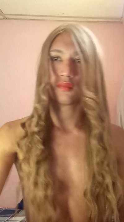 zamiramoncada18 live cam on Cam4