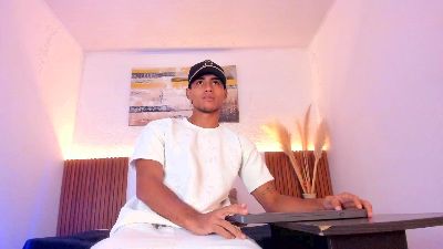 zander_20 live cam on Cam4