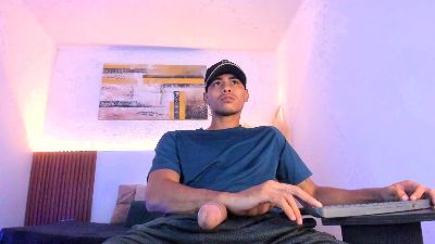 zander_20 live cam on Cam4