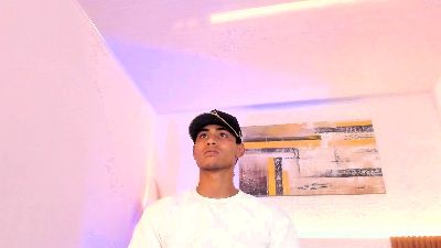 zander_20 live cam on Cam4