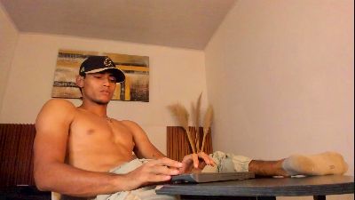 zander_20 live cam on Cam4