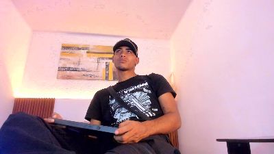zander_20 live cam on Cam4