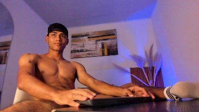 zander_20 live cam on Cam4
