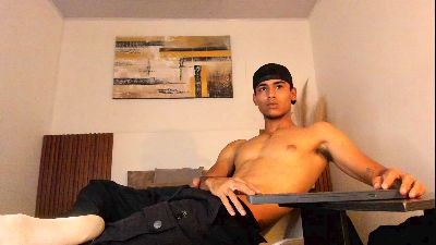 zander_20 live cam on Cam4