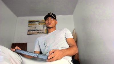 zander_20 live cam on Cam4