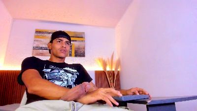 zander_20 live cam on Cam4
