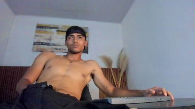 zander_20 live cam on Cam4