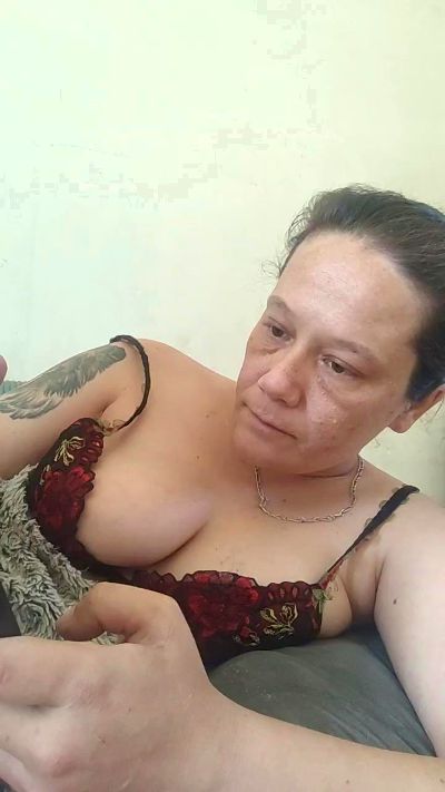 zeousse24 live cam on Cam4