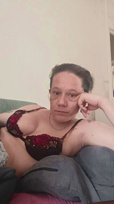 zeousse24 live cam on Cam4