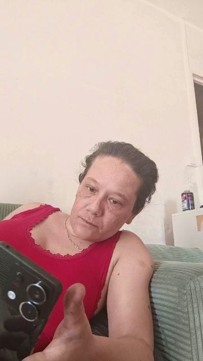 zeousse24 live cam on Cam4