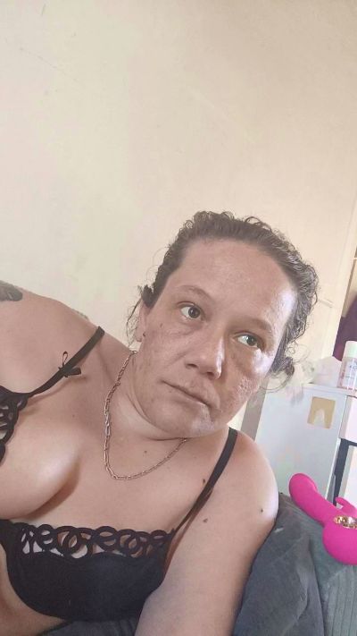 zeousse24 live cam on Cam4