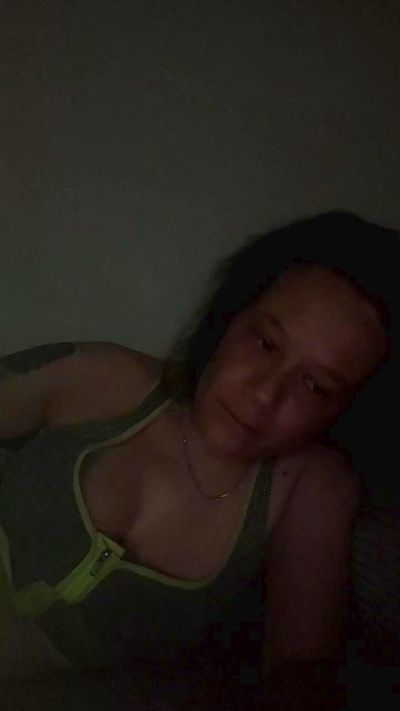 zeousse24 live cam on Cam4