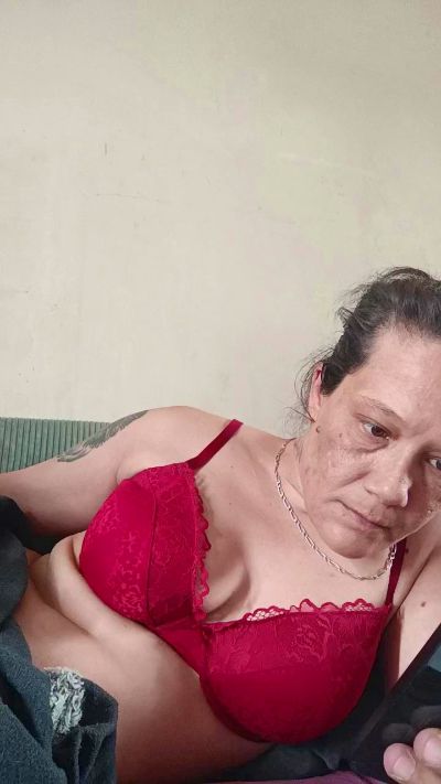 zeousse24 live cam on Cam4