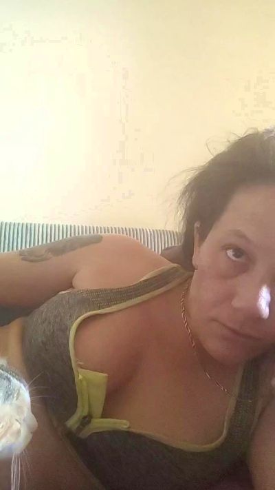 zeousse24 live cam on Cam4
