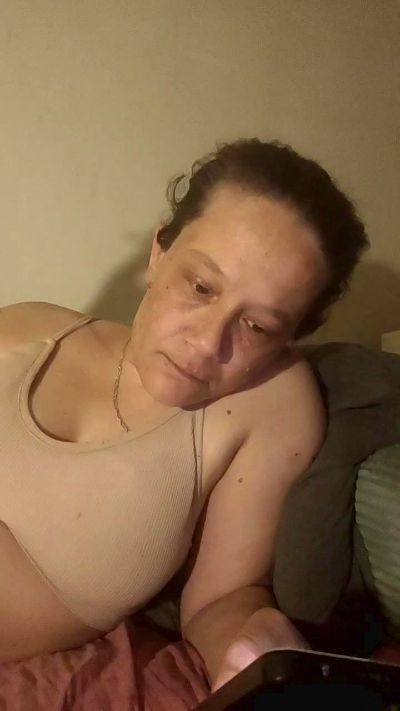 zeousse24 live cam on Cam4