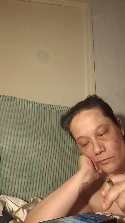 zeousse24 live cam on Cam4