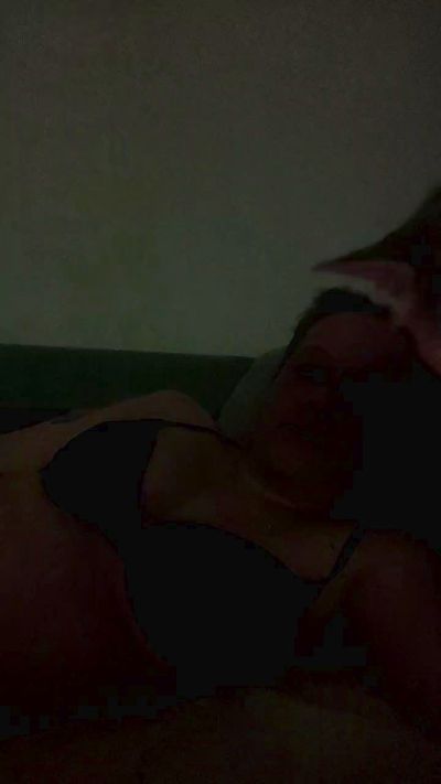 zeousse24 live cam on Cam4