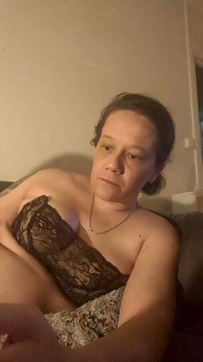 zeousse24 live cam on Cam4
