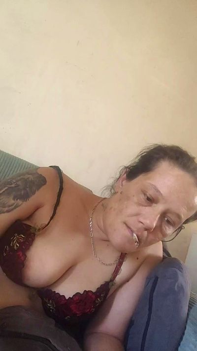 zeousse24 live cam on Cam4
