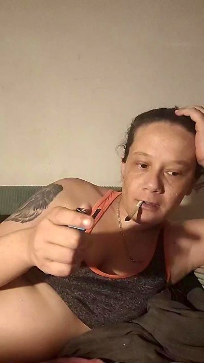 zeousse24 live cam on Cam4