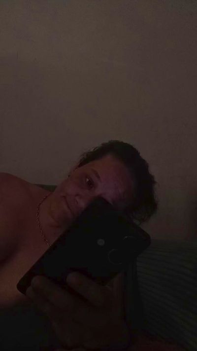 zeousse24 live cam on Cam4