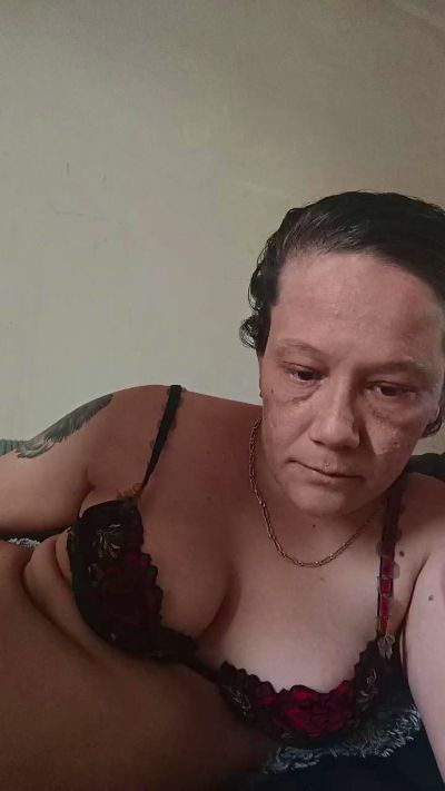 zeousse24 live cam on Cam4