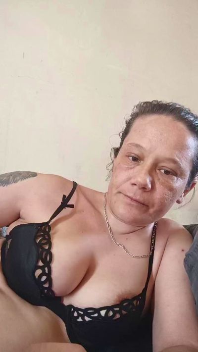 zeousse24 live cam on Cam4