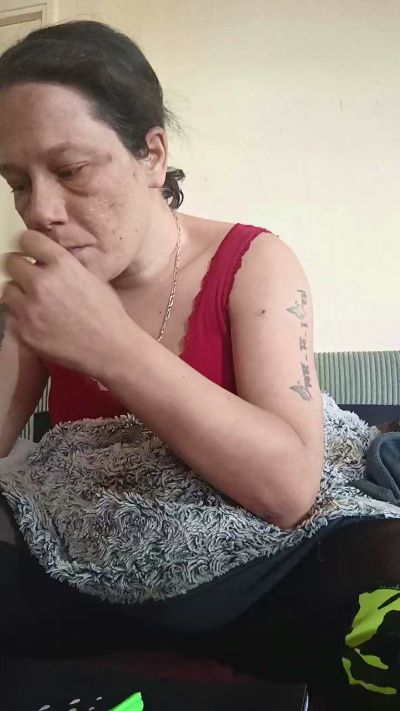 zeousse24 live cam on Cam4