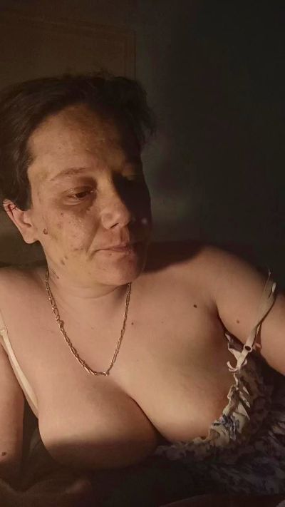 zeousse24 live cam on Cam4